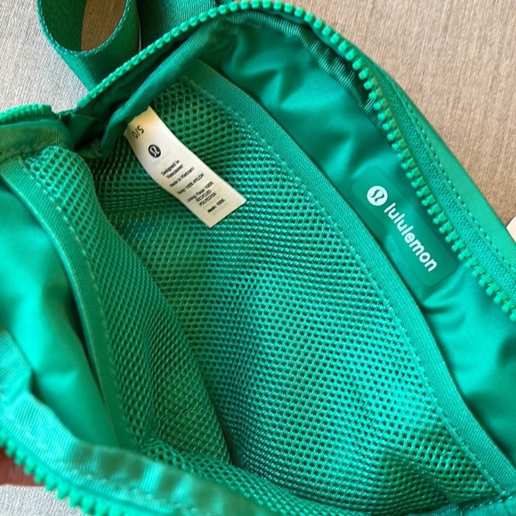 NWT 🍋 Emerald Ice Green LULULEMON ATHLETICA | Everywhere Belt Bag - Picture 10 of 11